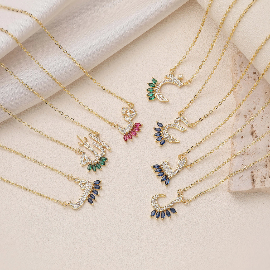 HECHENG,Sweet and Cute Dinosaur-Shaped Zirconia Arabian Letter Charm Pendant Necklace with Collarbone Chain Body Jewelry 1 Piece