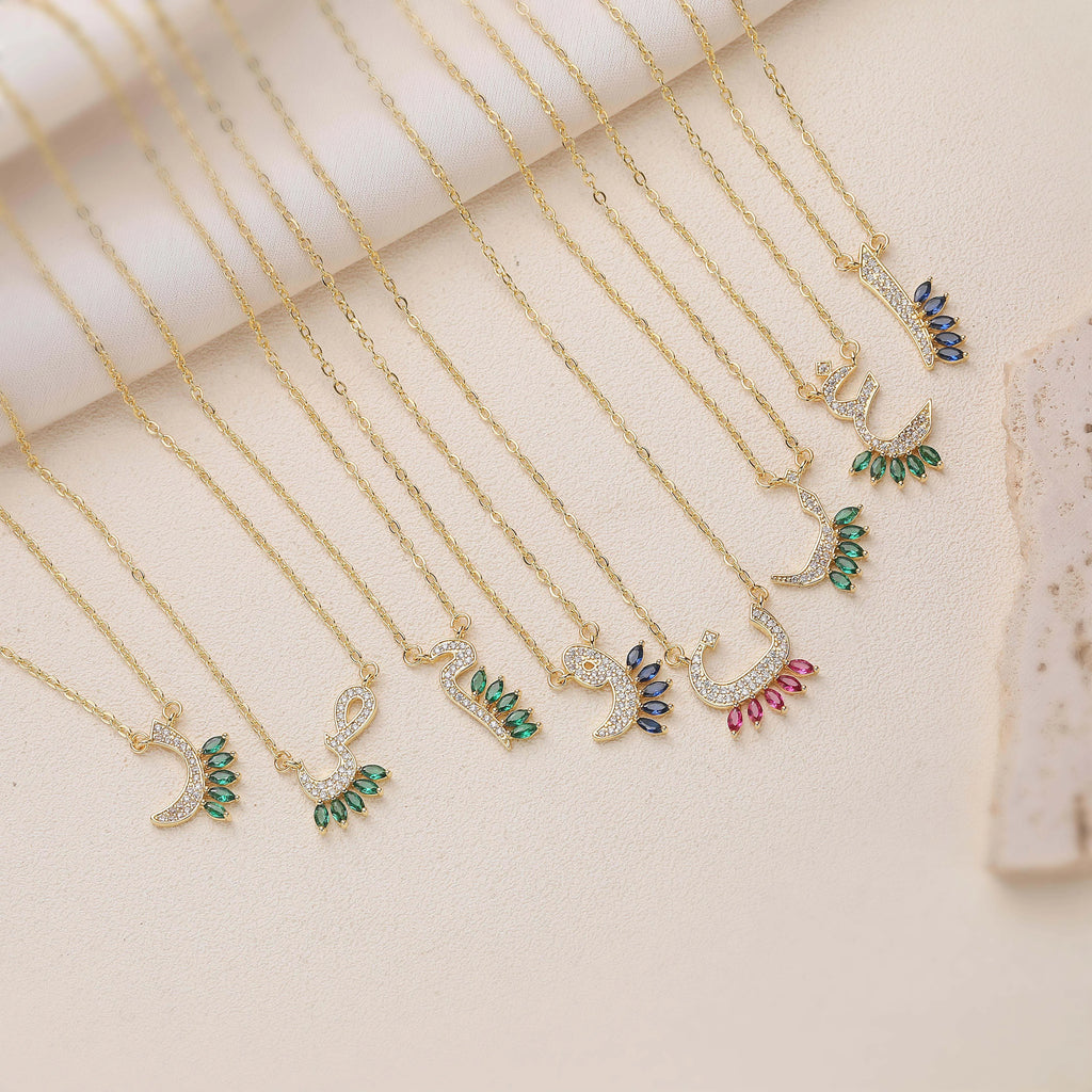 HECHENG,Sweet and Cute Dinosaur-Shaped Zirconia Arabian Letter Charm Pendant Necklace with Collarbone Chain Body Jewelry 1 Piece