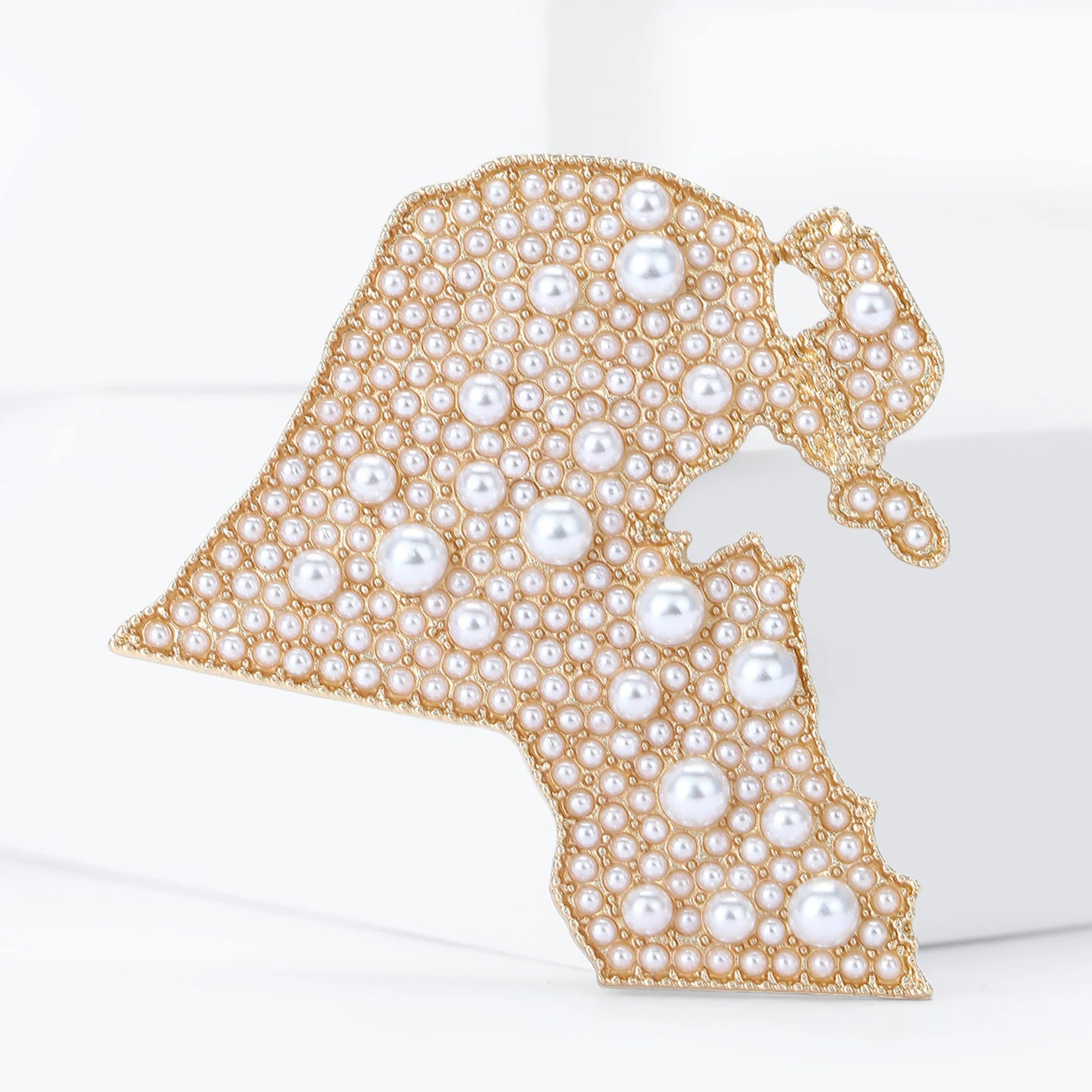 Beaut&Berry Luxury Pearl Kuwait Map Brooches for Women Unisex Novelty Pins Casual Party Jewelry Accessories Gifts Decoration